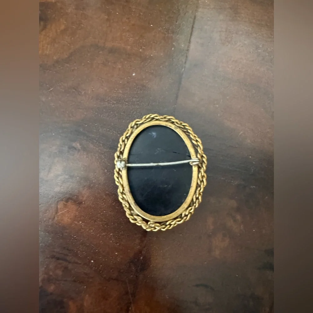 Vintage cameo brooch - Picture 4 of 7